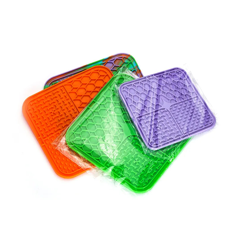 Silicone Pet Licking Pad – Suction Slow Feeder Plate for Dogs & Cats