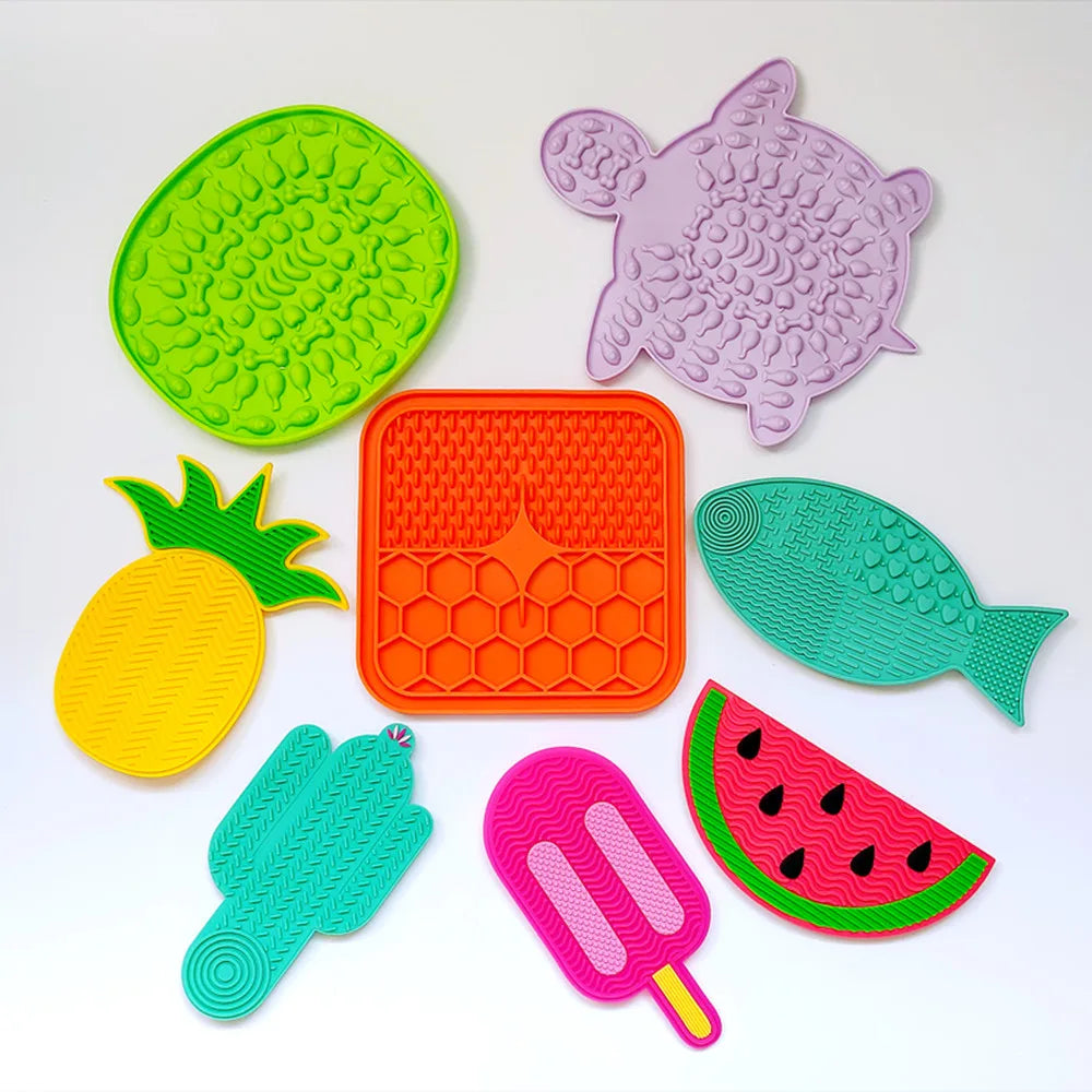 Slow Feeder Bowl with Suction Cup – Small Silicone Food Mat for Cats & Pets Under 3kg