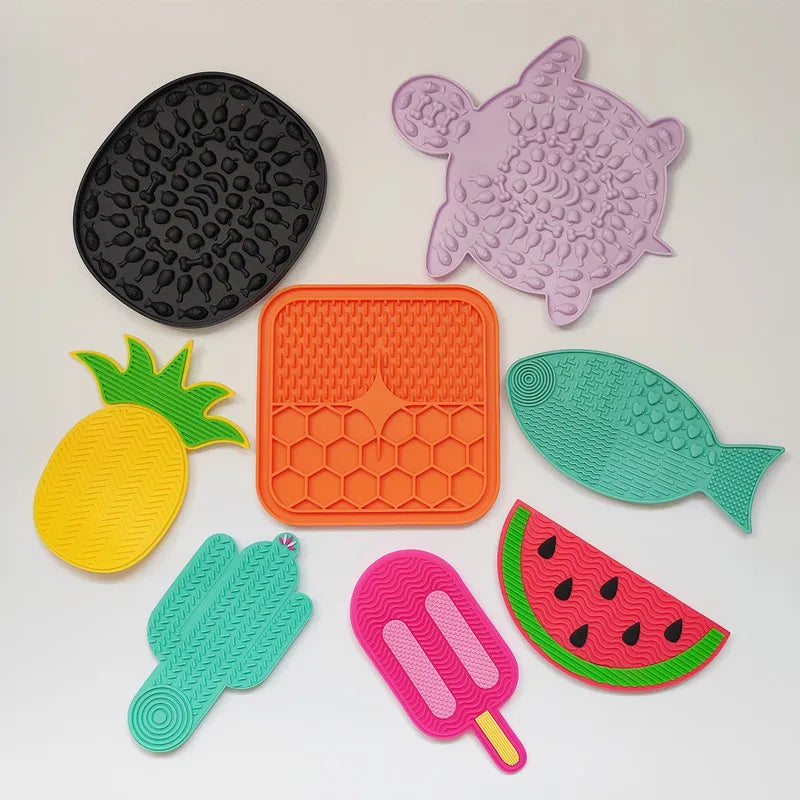 Slow Feeder Bowl with Suction Cup – Small Silicone Food Mat for Cats & Pets Under 3kg